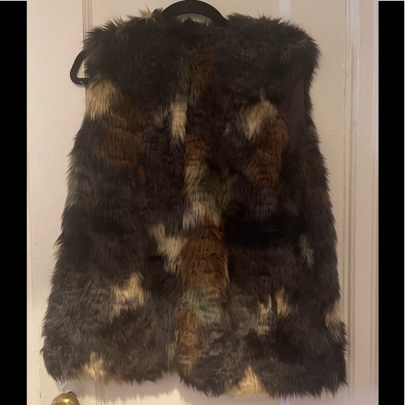 Multi Color Patchwork Faux Fur Vest,Mob Wife Trend - Picture 2 of 5